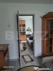 Apartament cu 3 camere, semidecomandat, etaj intermediar, zo 