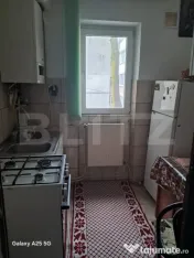 Apartament cu 3 camere, semidecomandat, etaj intermediar, zo 