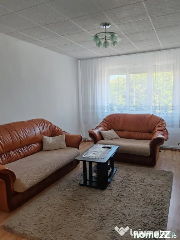 Apartament 4 camere decomandat, 100 mp, etaj 1, mobilat / ut