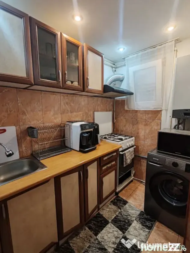 Apartament 4 camere decomandat, 100 mp, etaj 1, mobilat / ut