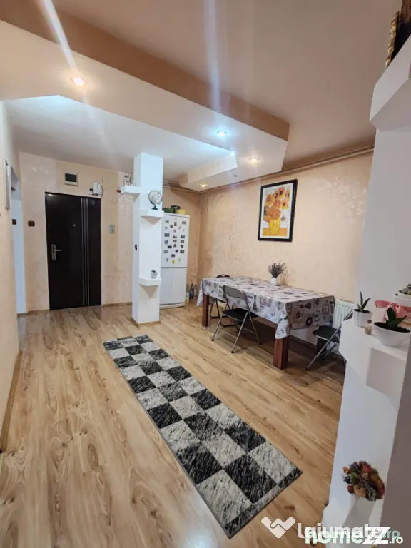 Apartament 4 camere decomandat, 100 mp, etaj 1, mobilat / ut