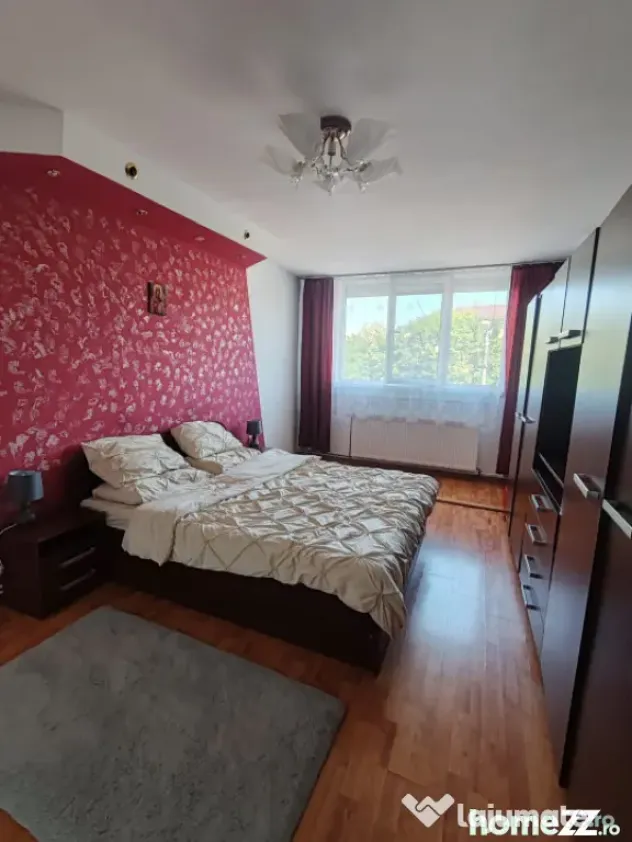 Apartament 4 camere decomandat, 100 mp, etaj 1, mobilat / ut