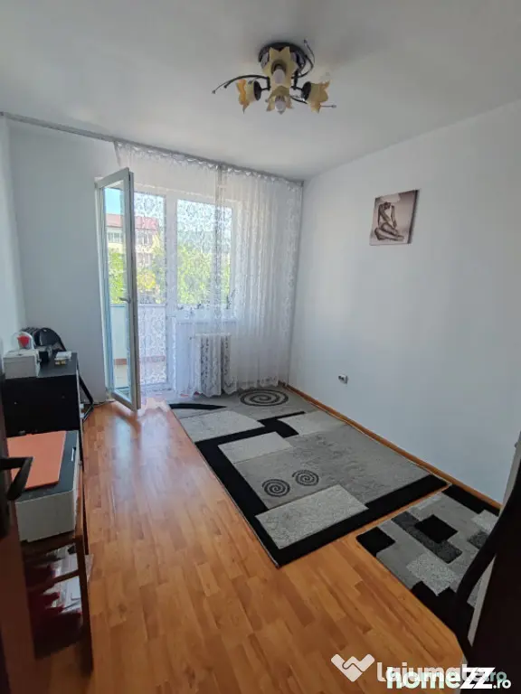 Apartament 4 camere decomandat, 100 mp, etaj 1, mobilat / ut