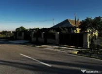 Se vinde casa la tara