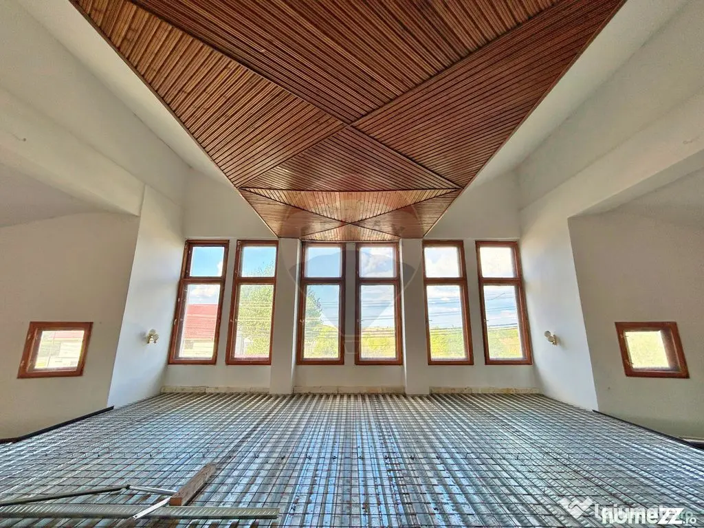 De vânzare „Casa Albă”, orașul Pecica, jud. Arad