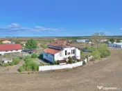 De vânzare „Casa Albă”, orașul Pecica, jud. Arad 