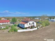 De vânzare „Casa Albă”, orașul Pecica, jud. Arad 