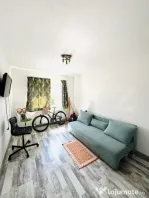 Apartament 2 camere, decomandat, etaj intermediar de vanzare