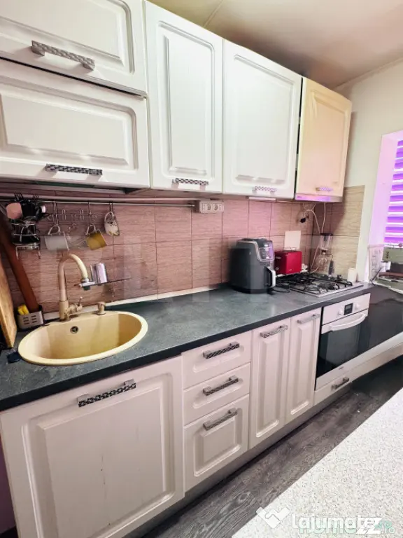 Apartament 2 camere, decomandat, etaj intermediar de vanzare - Brasov (Brasov)