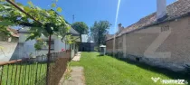 Proprietate cu potențial, casă + șură stejar și livadă