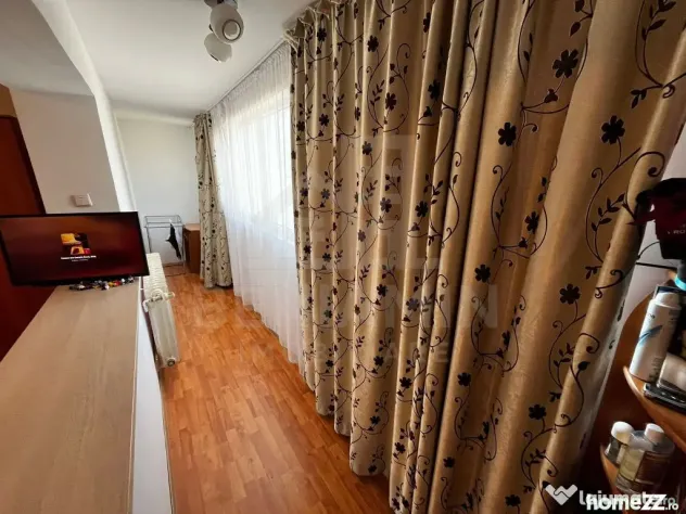 Apartament-2 Camere-Parter Inalt-60mp-2 Balcoane-Piata Va... - Craiova (Dolj)