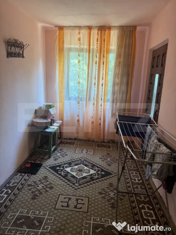 Casă de vanzare, 106 mp, teren 1.677 mp, sat Măgura, comun