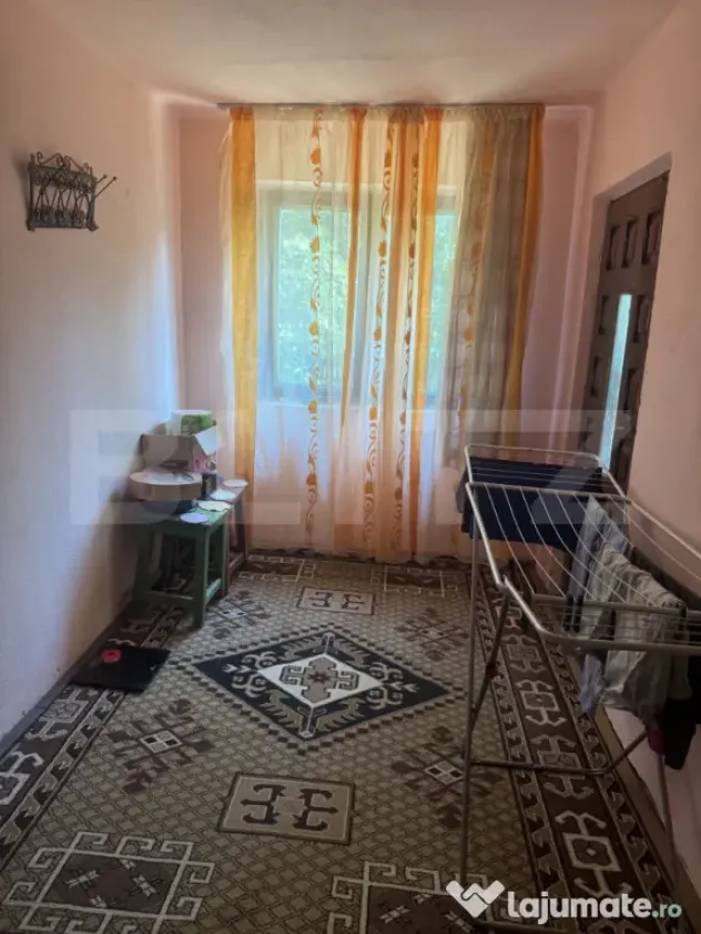 Casă de vanzare, 106 mp, teren 1.677 mp, sat Măgura, comun
