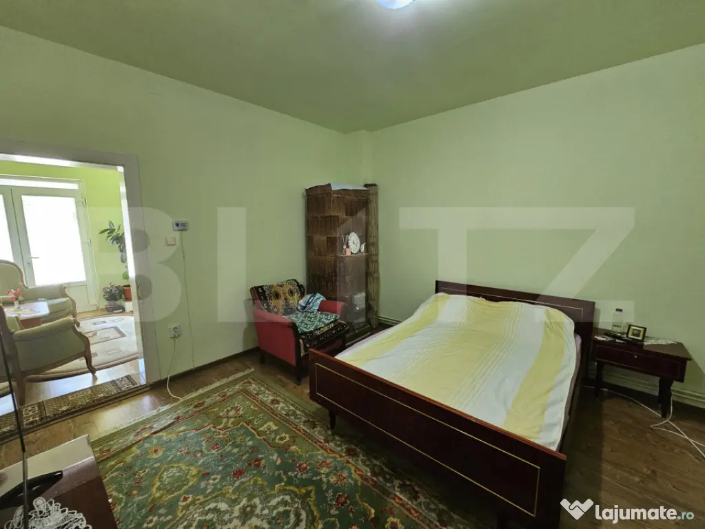 Casă renovată, 4.237mp teren intravilan, Dublu front strad