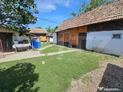 Casă renovată, 4.237mp teren intravilan, Dublu front strad 