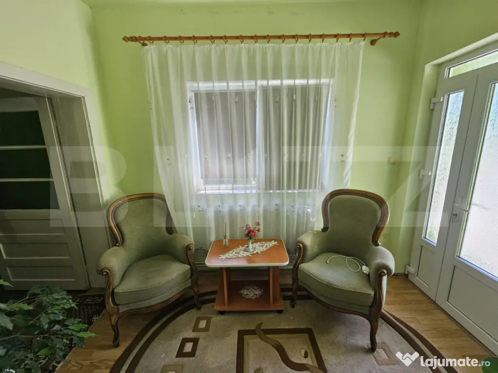 Casă renovată, 4.237mp teren intravilan, Dublu front strad