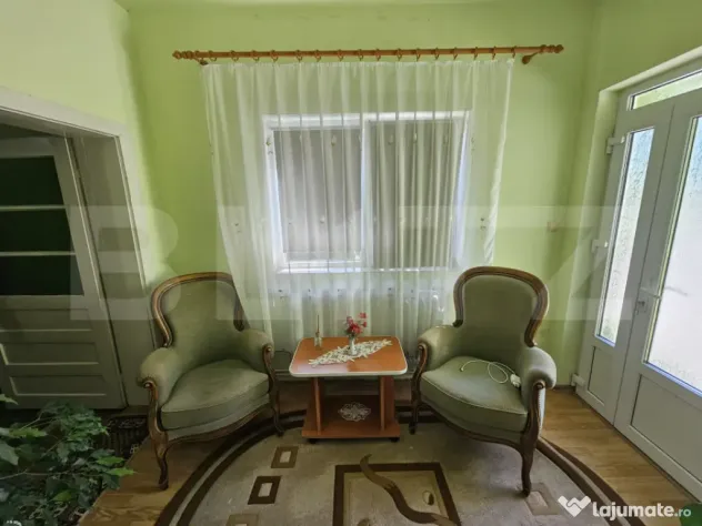 Casă renovată, 4.237mp teren intravilan, Dublu front strad