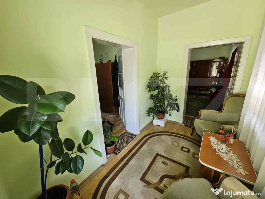 Casă renovată, 4.237mp teren intravilan, Dublu front strad