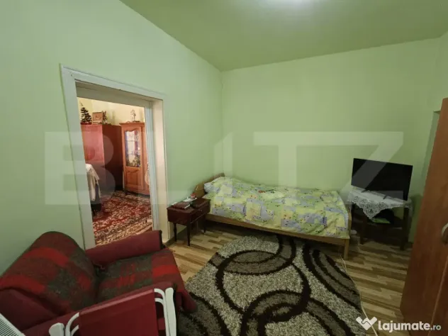 Casă renovată, 4.237mp teren intravilan, Dublu front strad