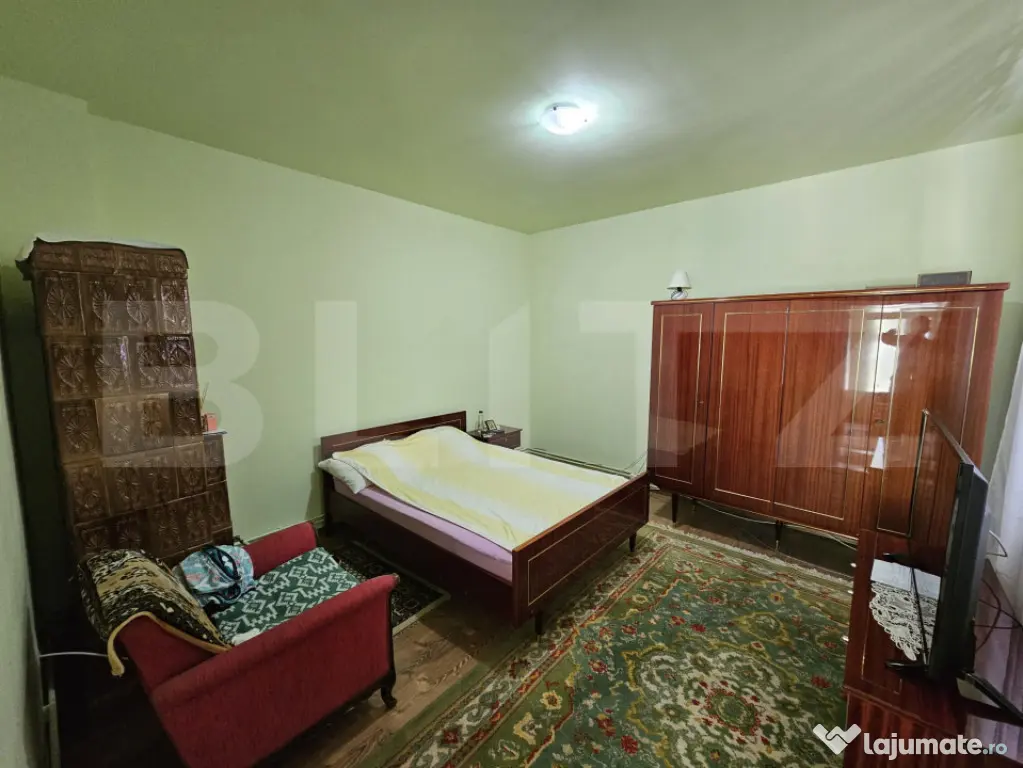 Casă renovată, 4.237mp teren intravilan, Dublu front strad