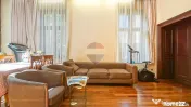 3 camere în Centrul Istoric: 90 mp, curte privată și vedere spre Tampa 