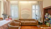 3 camere în Centrul Istoric: 90 mp, curte privată și v...