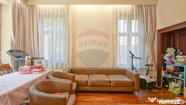 3 camere în Centrul Istoric: 90 mp, curte privată și v...