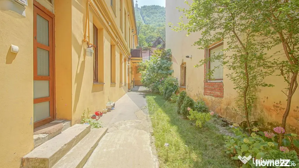 3 camere în Centrul Istoric: 90 mp, curte privată și v...
