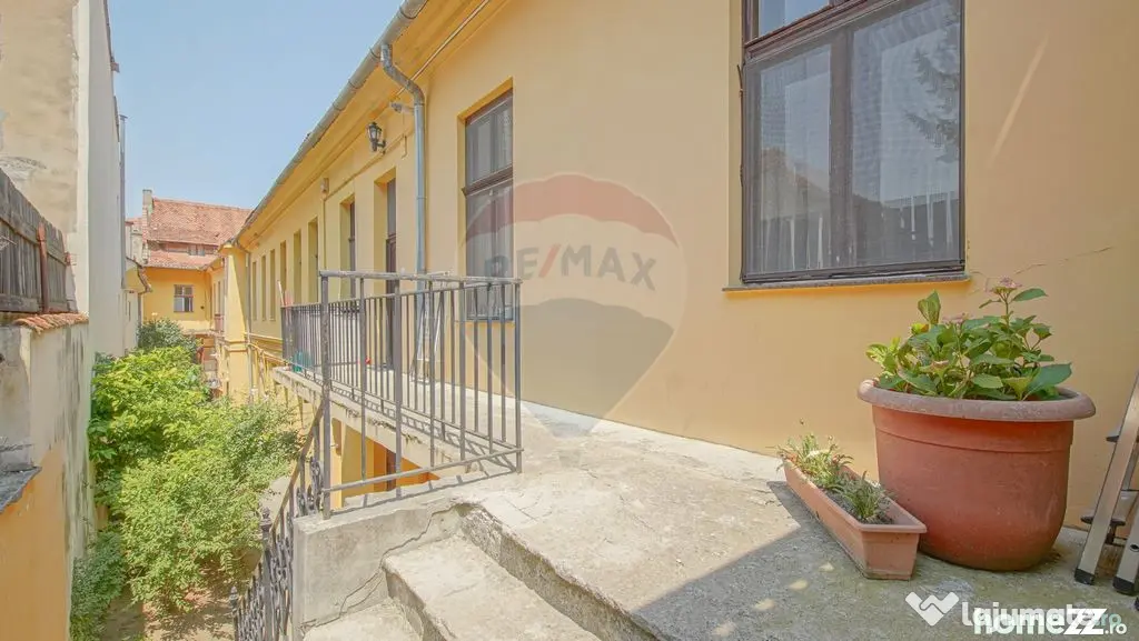 3 camere în Centrul Istoric: 90 mp, curte privată și v...