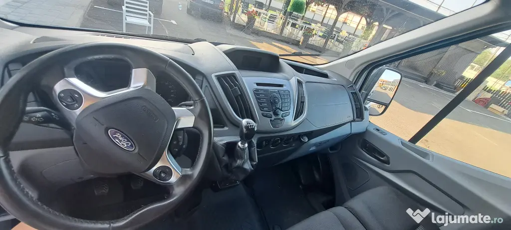 Autoutilitara Ford Transit