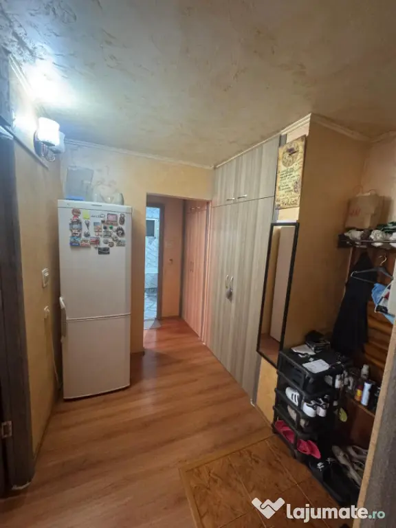 Apartament decomandat 2, camere , etaj 2 , Brazda