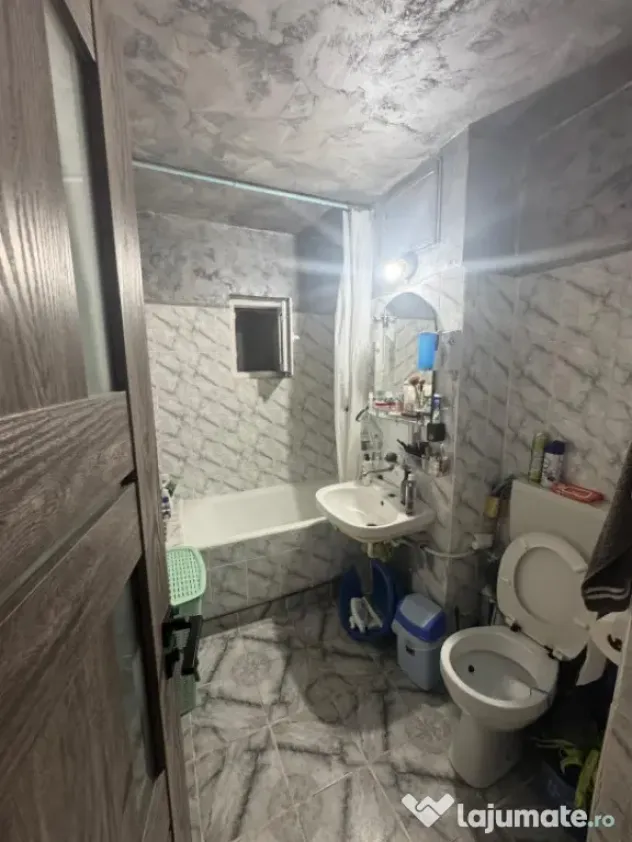 Apartament decomandat 2, camere , etaj 2 , Brazda