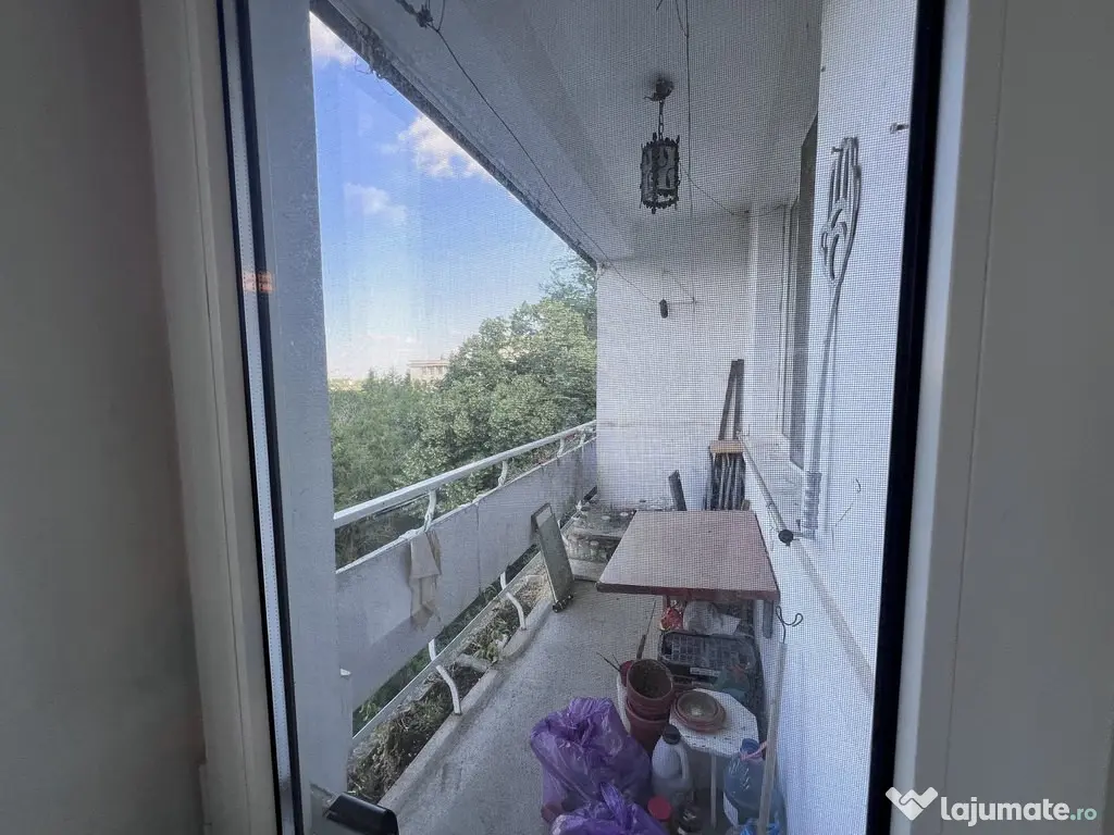 Apartament 3 camere Cotroceni, etaj 4, mobilat parțial