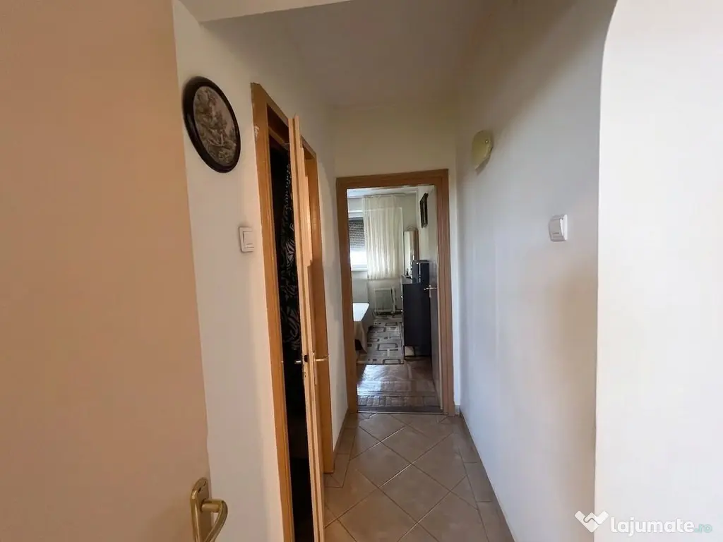 Apartament 3 camere Cotroceni, etaj 4, mobilat parțial