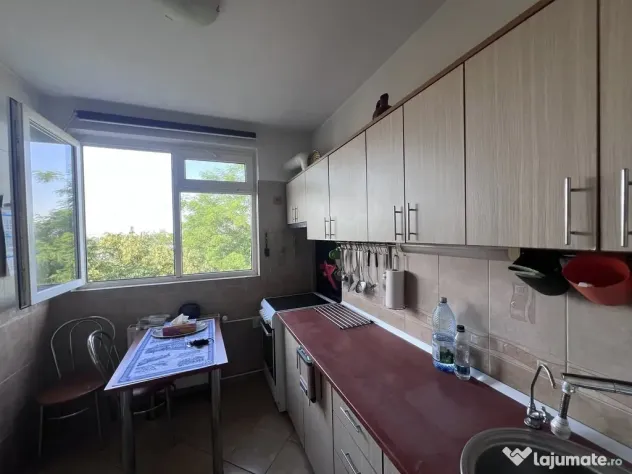 Apartament 3 camere Cotroceni, etaj 4, mobilat parțial