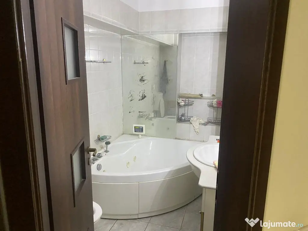 Apartament 4 camere(fost5) - Blv. Unirii(La fântâni), 1...