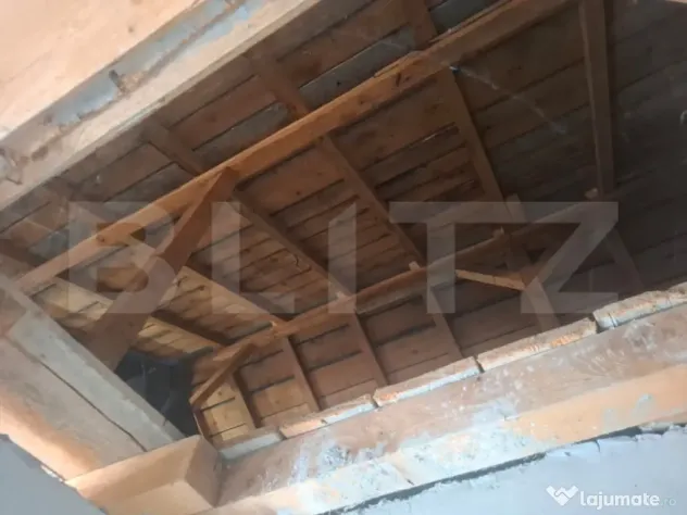 Casa cu priveliste panoramica deosebita + multa vegetatie