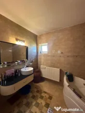 Casă de vânzare în Palazu Mare, 4 camere, teren 655 mp, c 