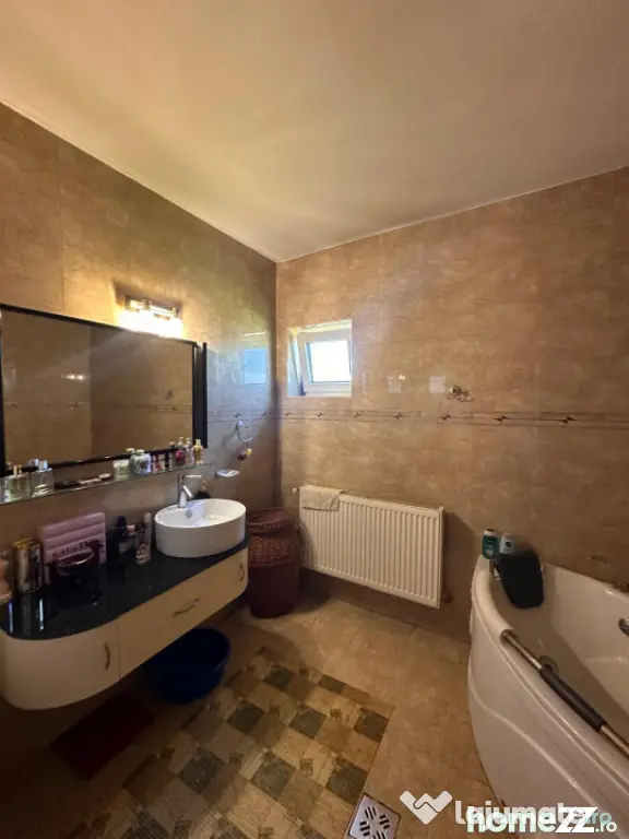 Casă de vânzare în Palazu Mare | 4 camere | Teren 655 mp - Constanta (Constanta)