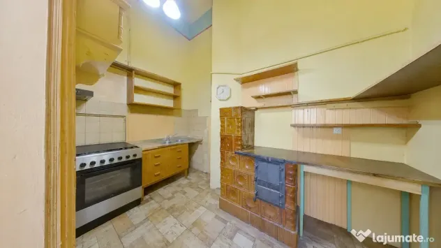 Apartament Central pe 3 niveluri construit de familia Neuman
