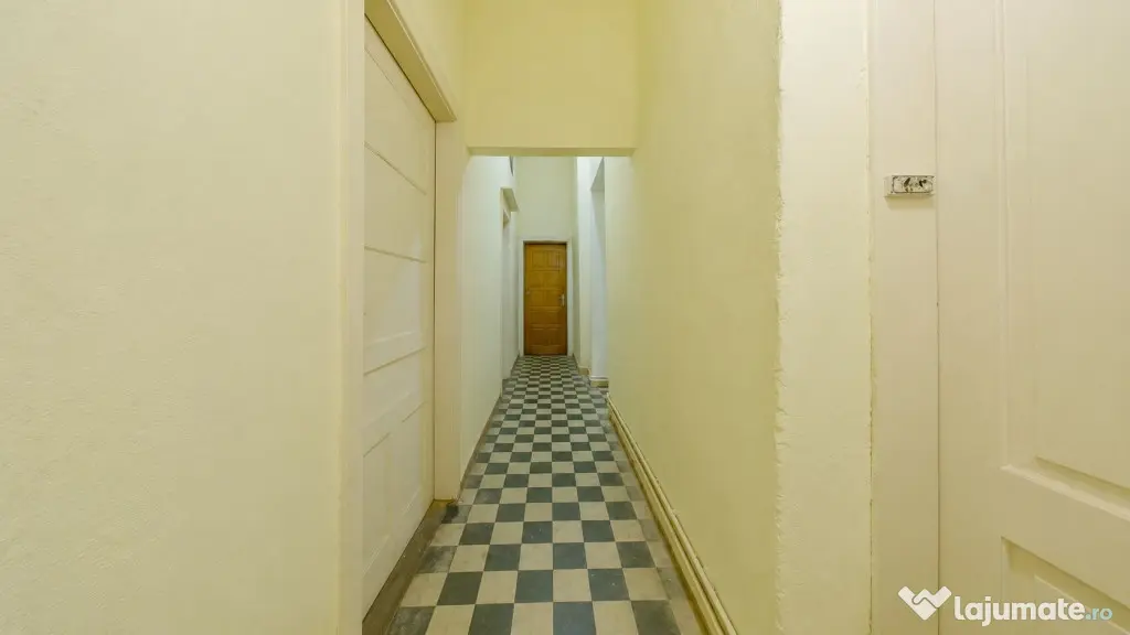 Apartament Central pe 3 niveluri construit de familia Neuman