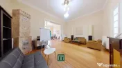 Apartament cu personalitate cu 2 camere cu terasă în centr