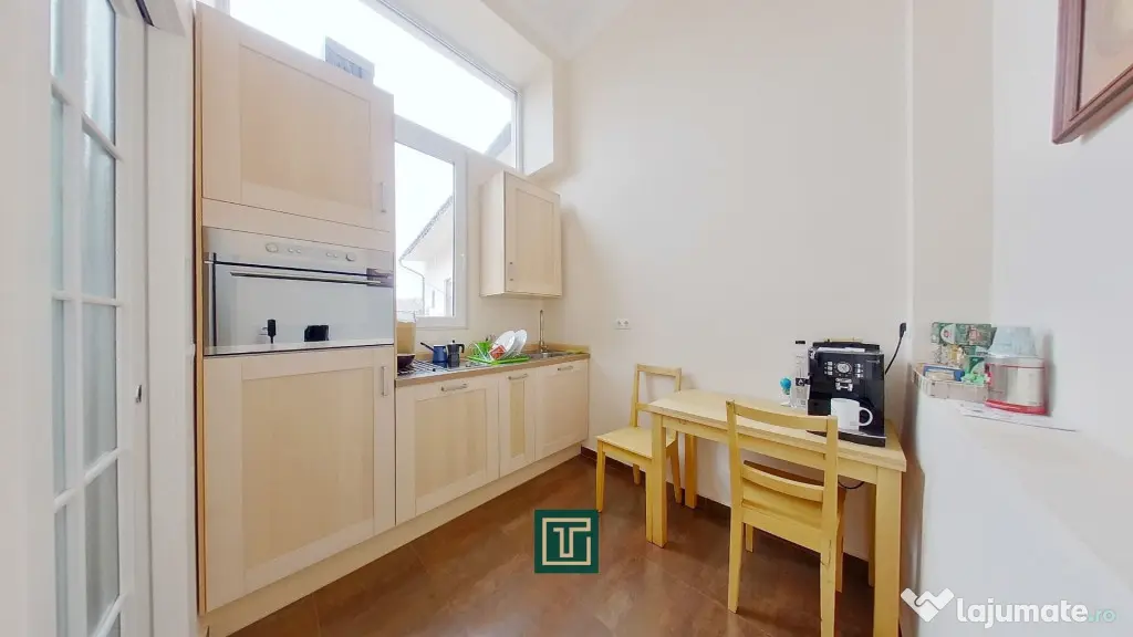 Apartament cu personalitate cu 2 camere cu terasă în centr