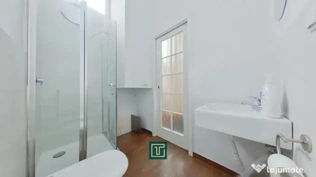 Apartament cu personalitate cu 2 camere cu terasă în centr