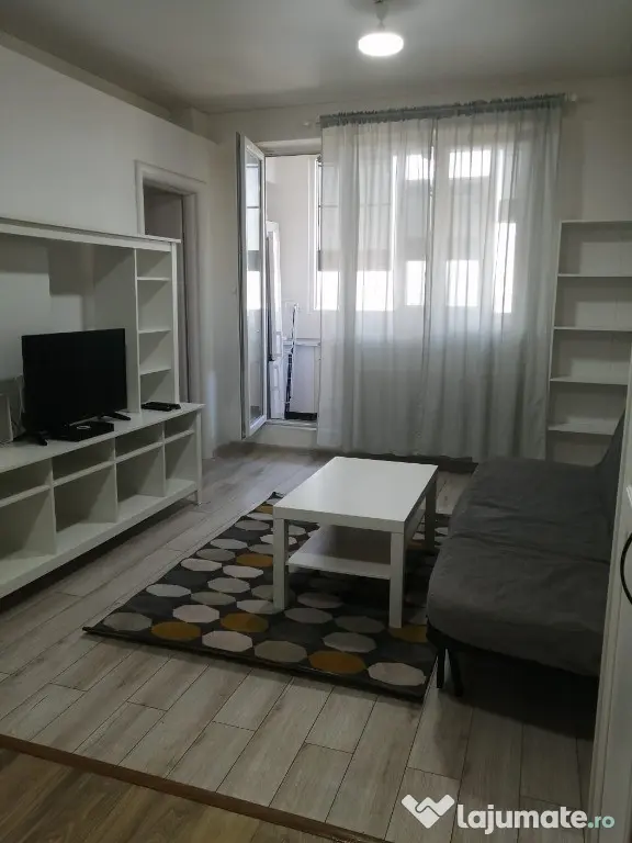 De vanzare garsoniera decomandata Militari residence