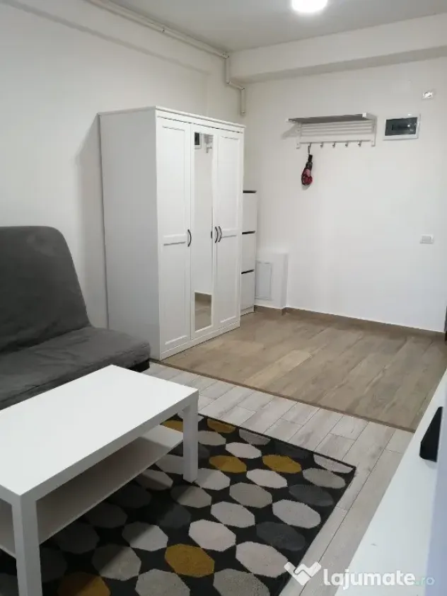 De vanzare garsoniera decomandata Militari residence