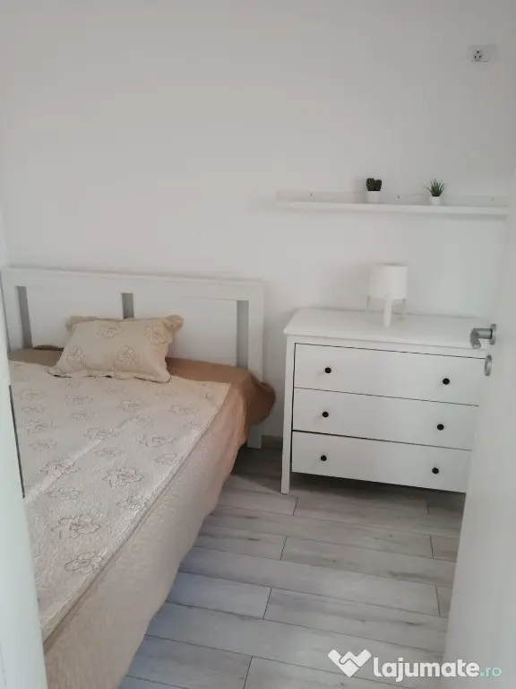 De vanzare garsoniera decomandata Militari residence