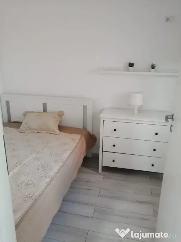 De vanzare garsoniera decomandata Militari residence