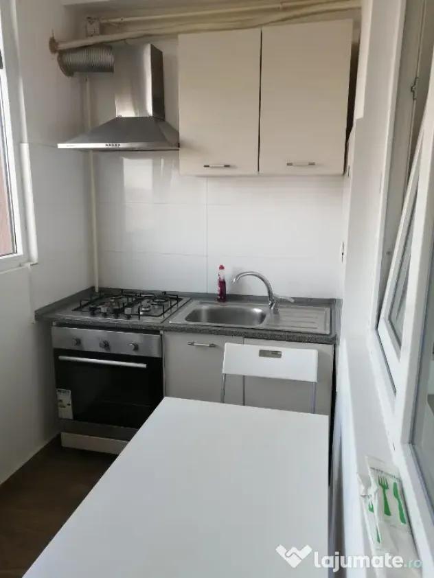De vanzare garsoniera decomandata Militari residence