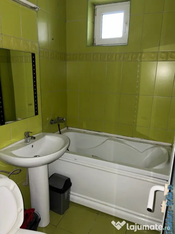 Apartament 2 camere, semidecomandat, zona centrala